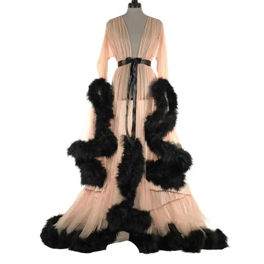 Robe longue en mesh à manches flamboyantes
