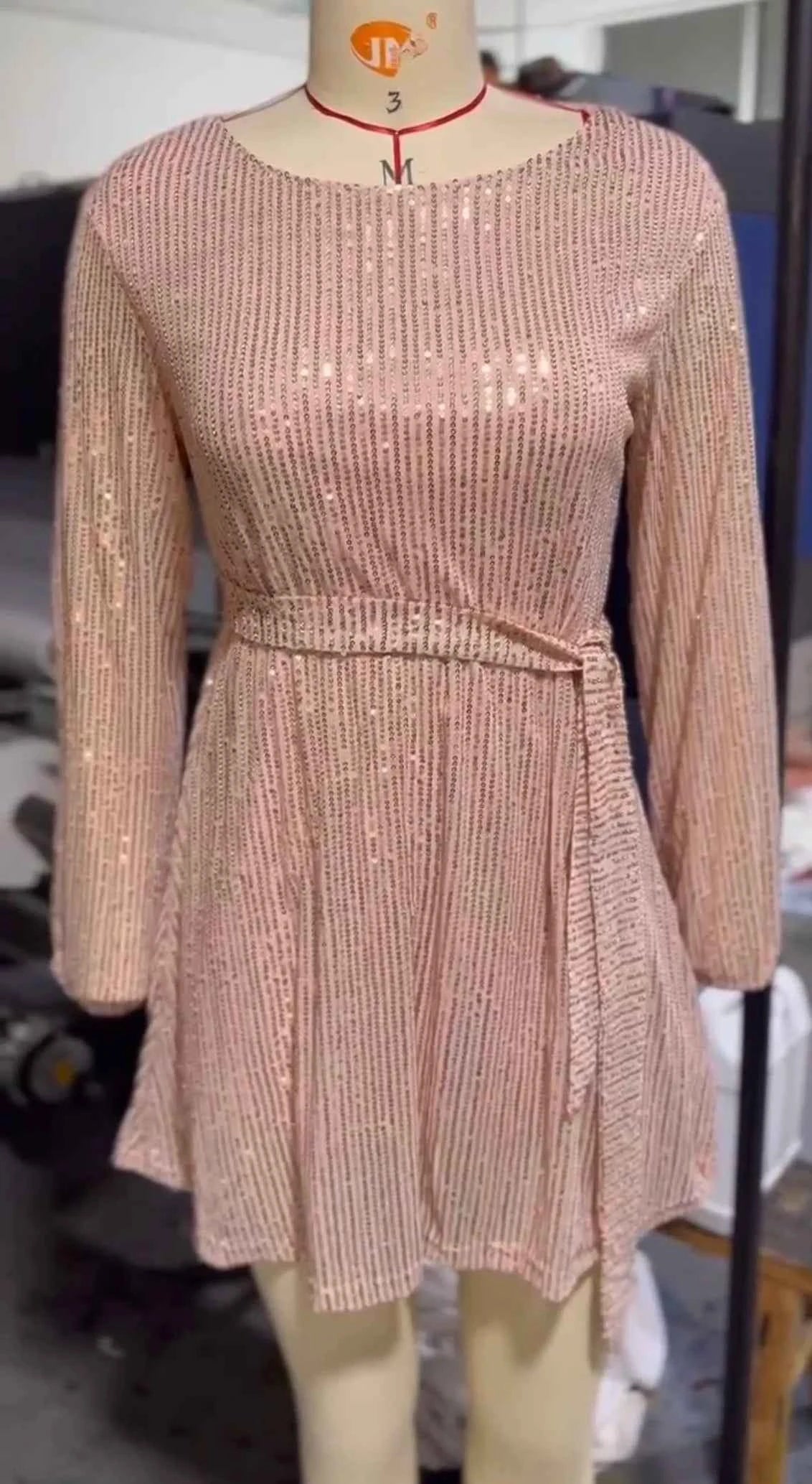 Robe à Paillettes Élégante Femme 2025