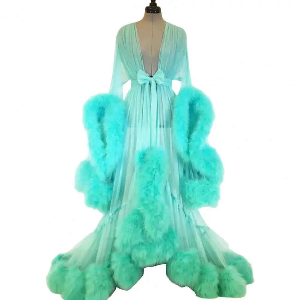 Robe longue en mesh à manches flamboyantes