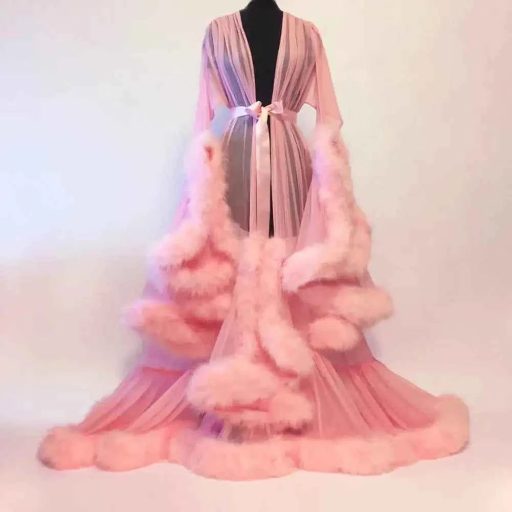 Robe longue en mesh à manches flamboyantes
