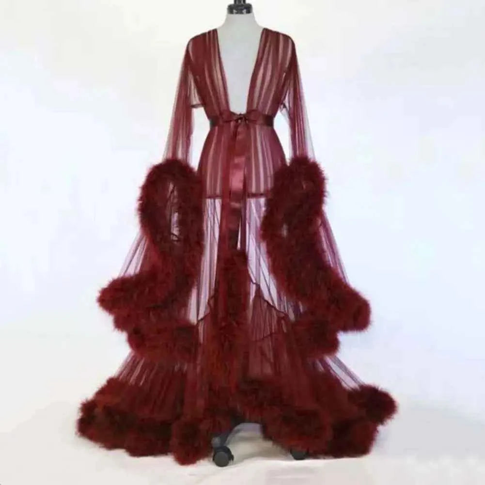 Robe longue en mesh à manches flamboyantes