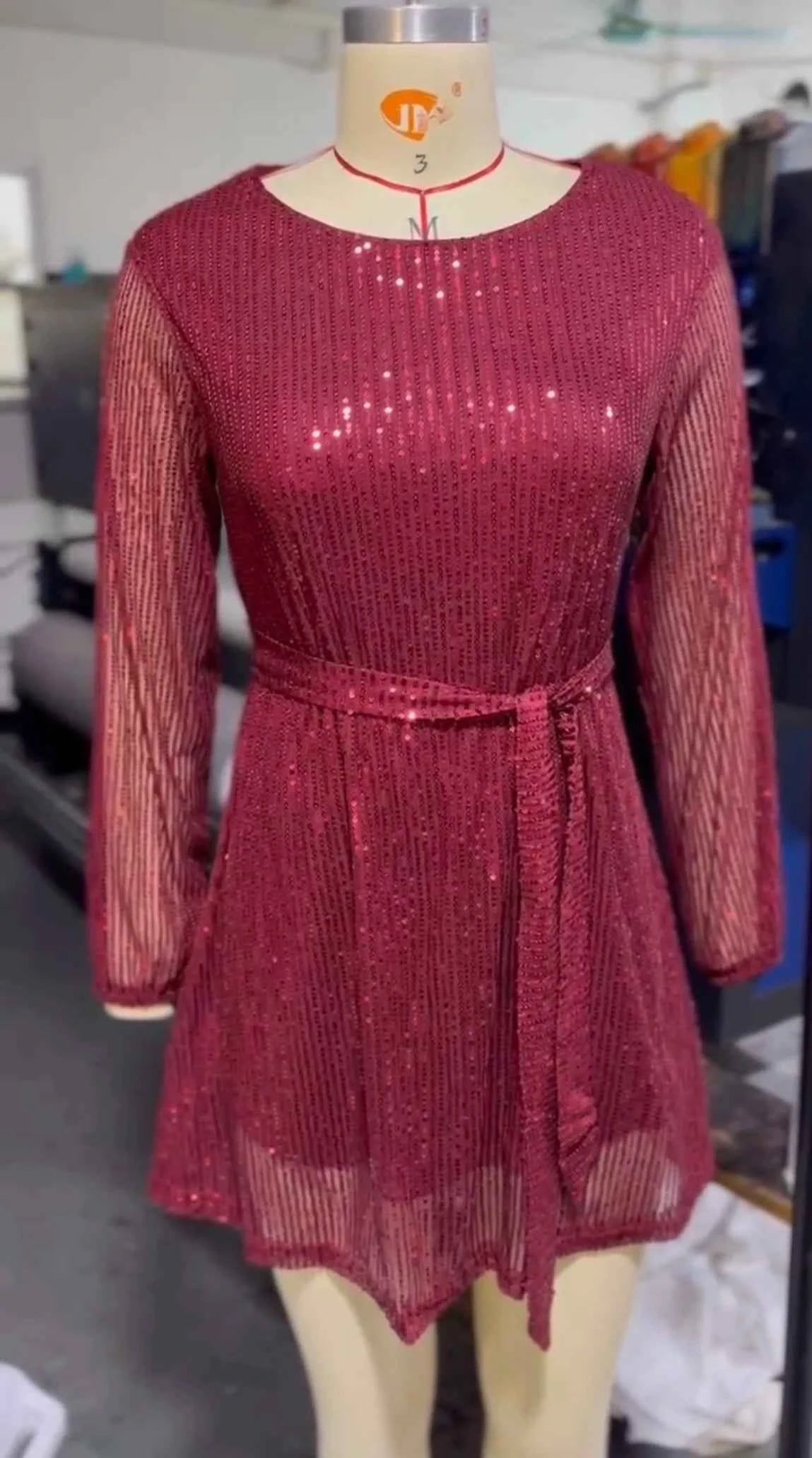 Robe à Paillettes Élégante Femme 2025