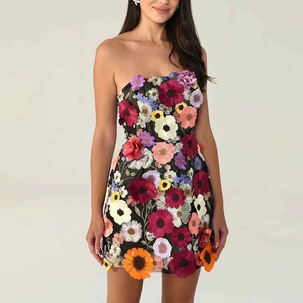 Robe mini dos nu brodée fleurs 3D