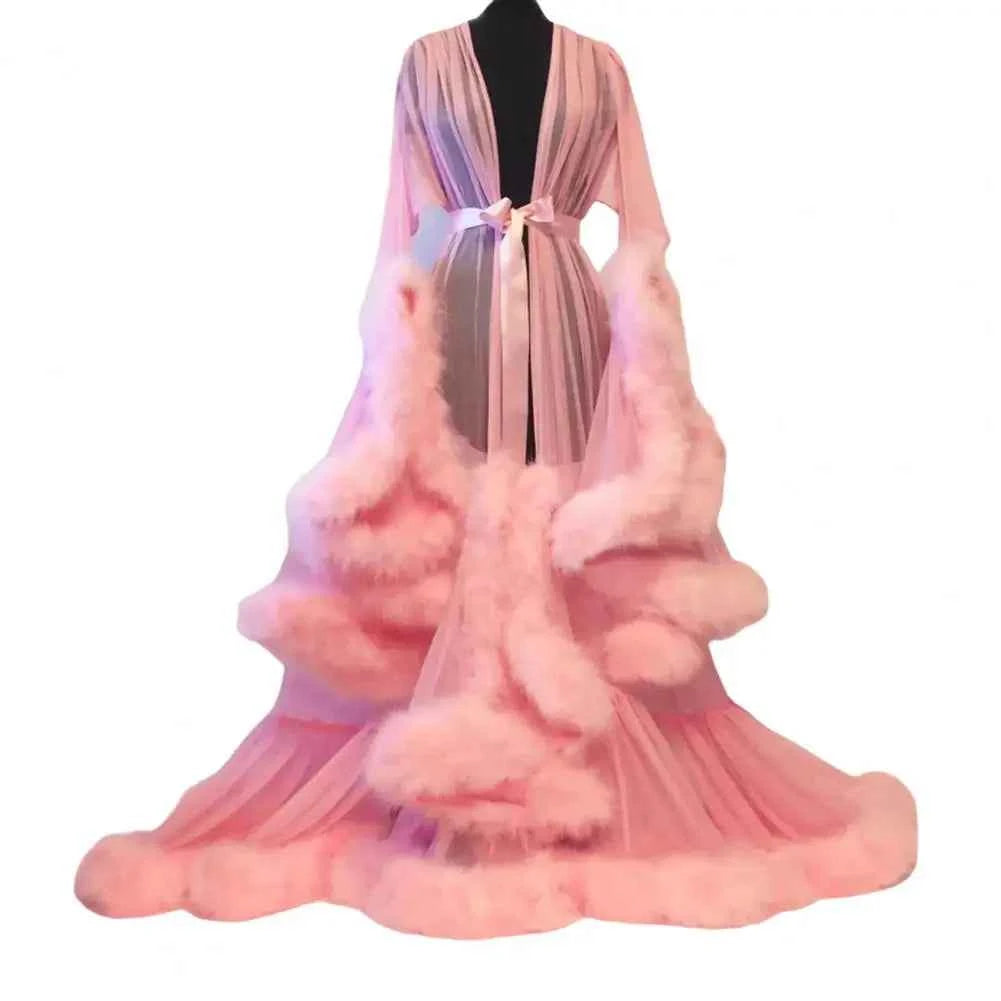 Robe longue en mesh à manches flamboyantes