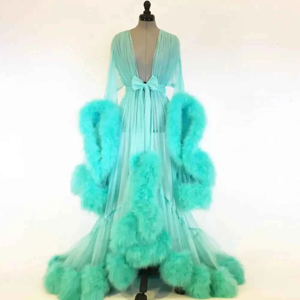 Robe longue en mesh à manches flamboyantes