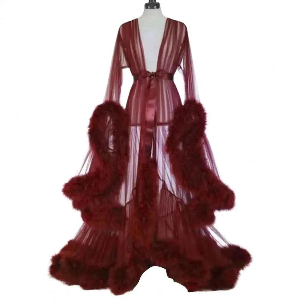 Robe longue en mesh à manches flamboyantes